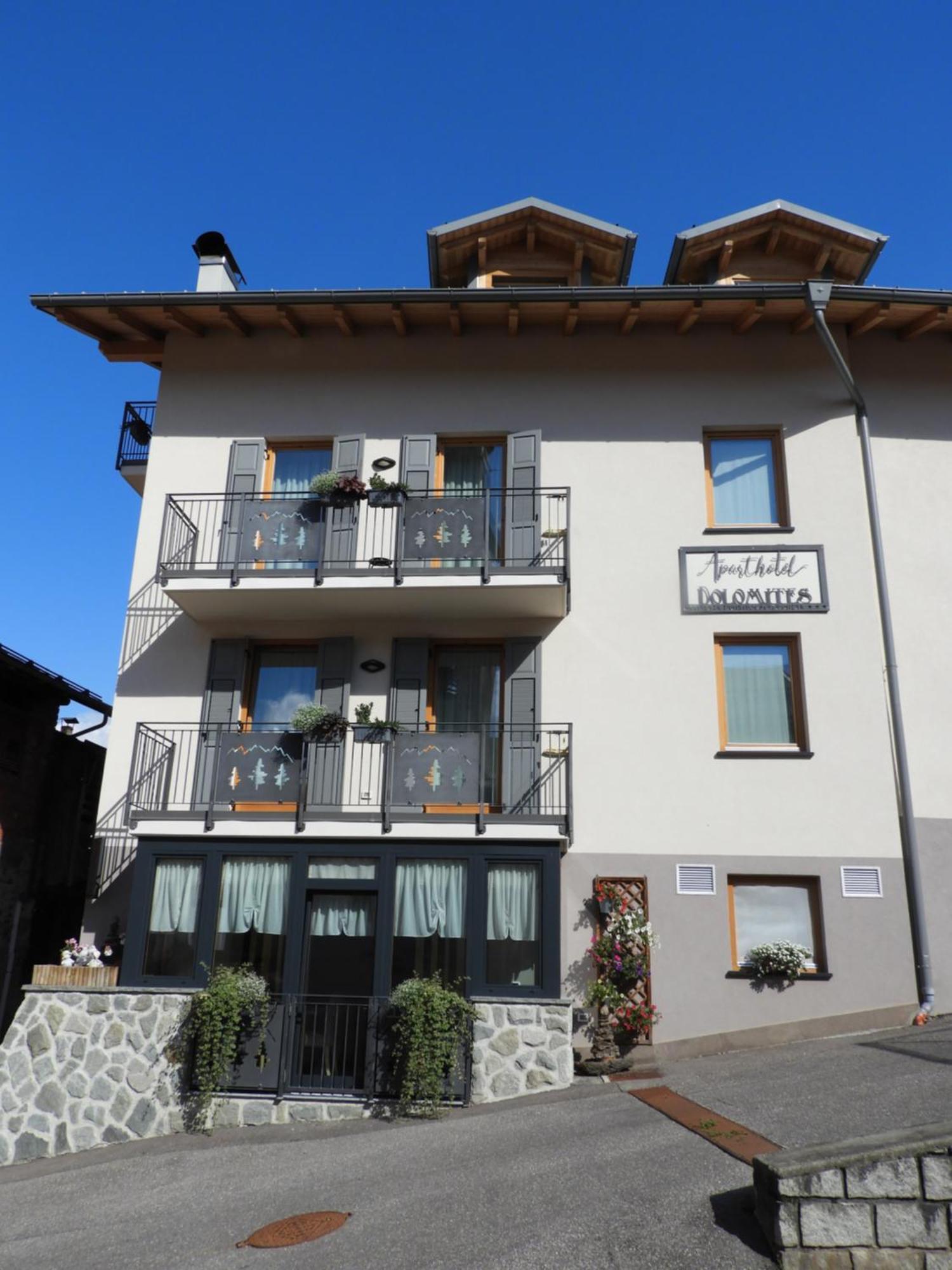 Aparthotel Dolomites Living&Relax Commezzadura Exteriér fotografie