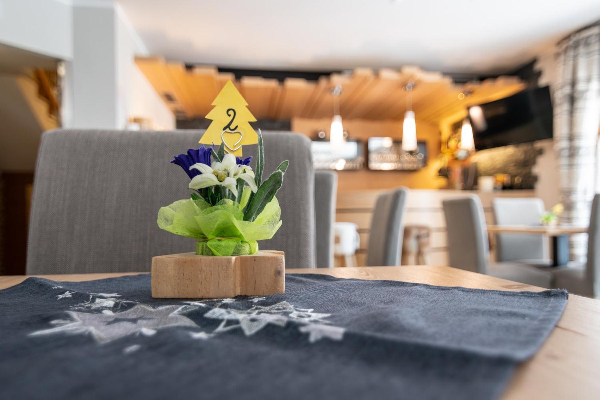 Aparthotel Dolomites Living&Relax Commezzadura Exteriér fotografie