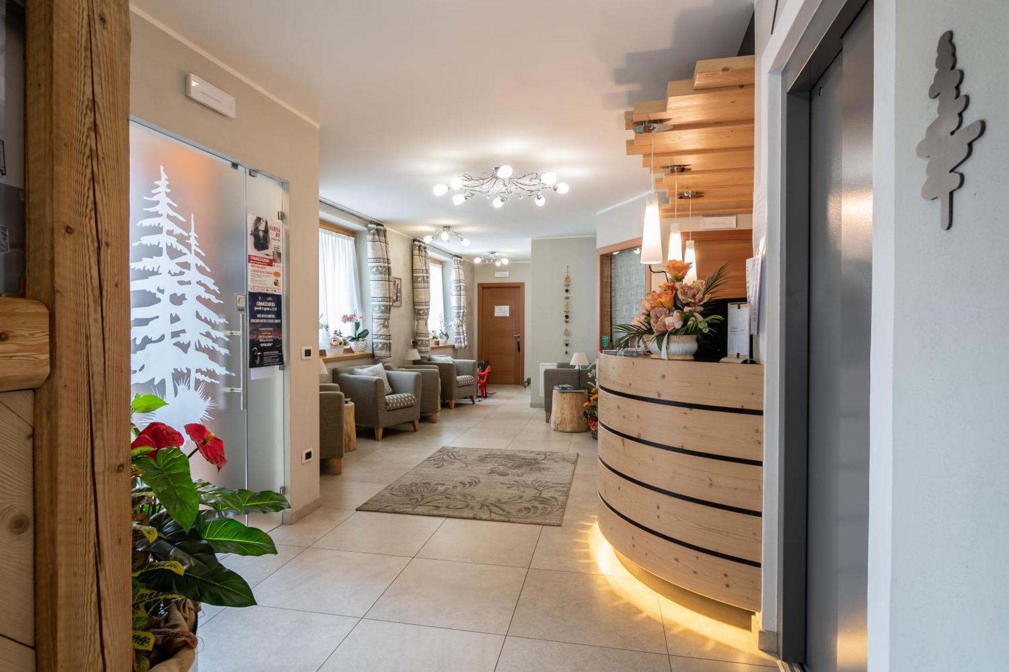 Aparthotel Dolomites Living&Relax Commezzadura Exteriér fotografie
