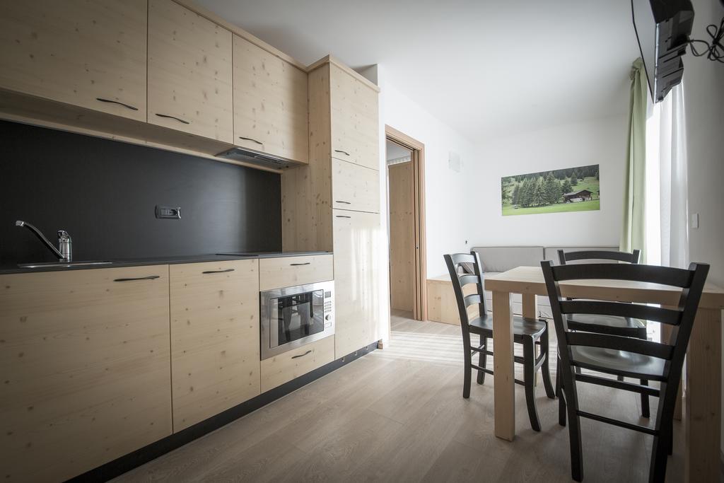 Aparthotel Dolomites Living&Relax Commezzadura Pokoj fotografie