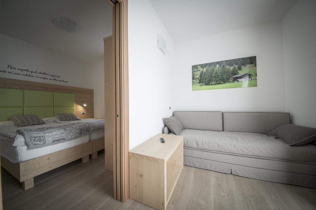 Aparthotel Dolomites Living&Relax Commezzadura Pokoj fotografie