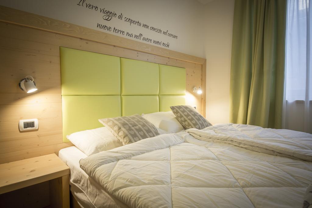 Aparthotel Dolomites Living&Relax Commezzadura Pokoj fotografie